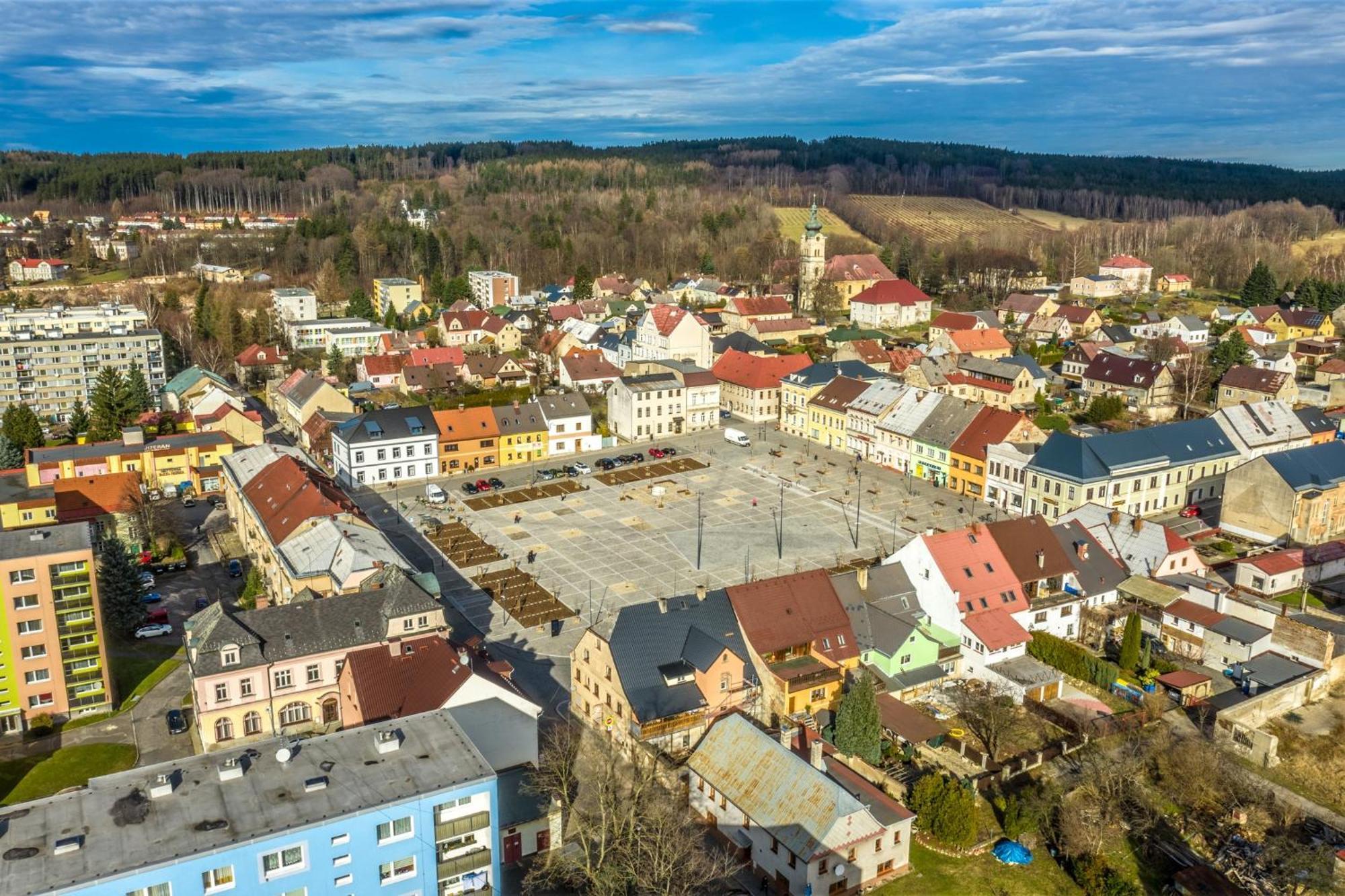 Ubytovani Na Namesti โนเว เมียสโต โปดสเมอร์เกม ภายนอก รูปภาพ